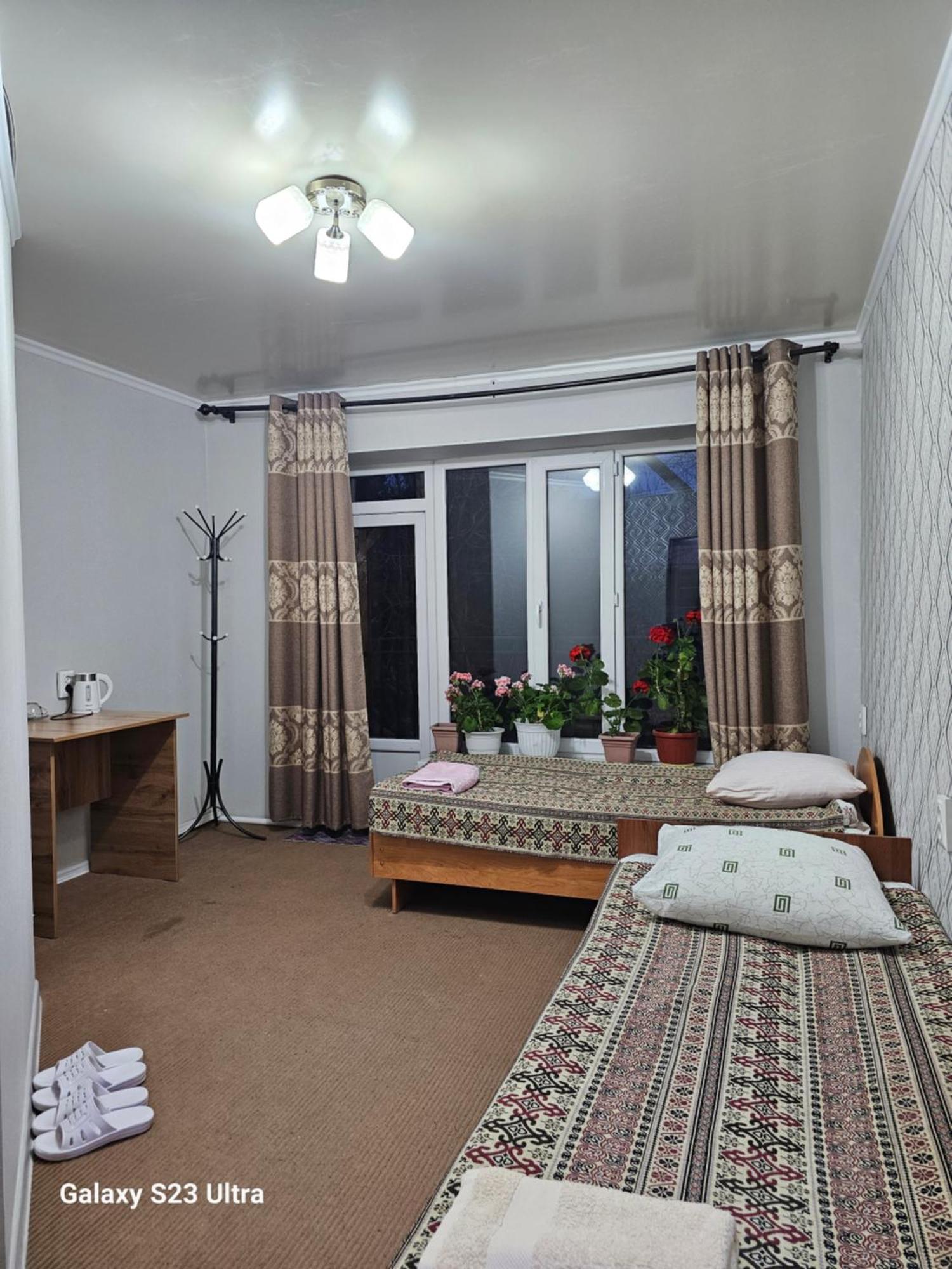 Guest House Mira Kochkor Kültér fotó