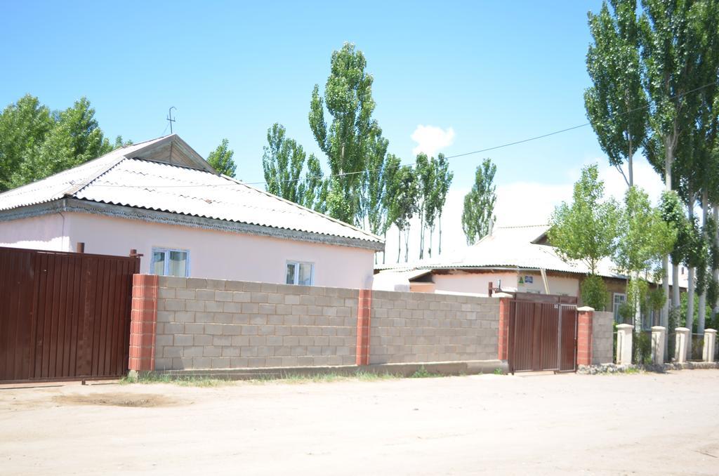 Guest House Mira Kochkor Kültér fotó