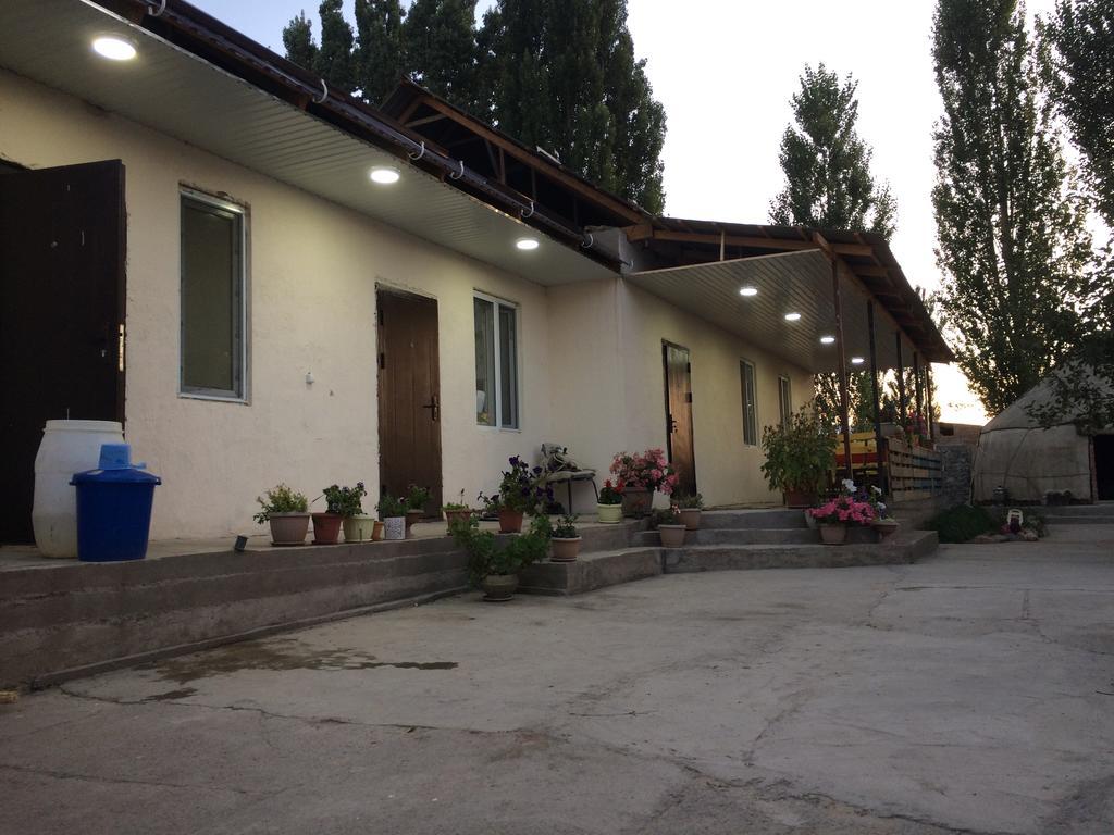 Guest House Mira Kochkor Kültér fotó